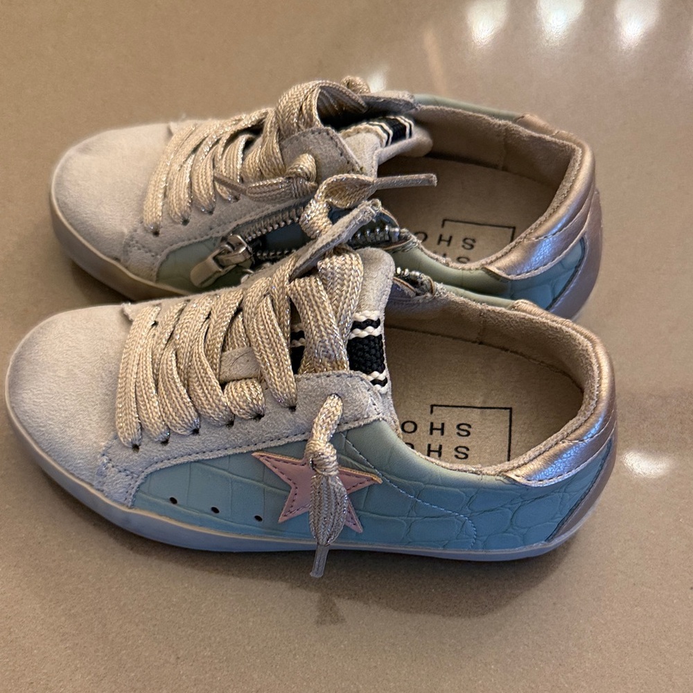 Toddler Gril Shoes with Star Detail